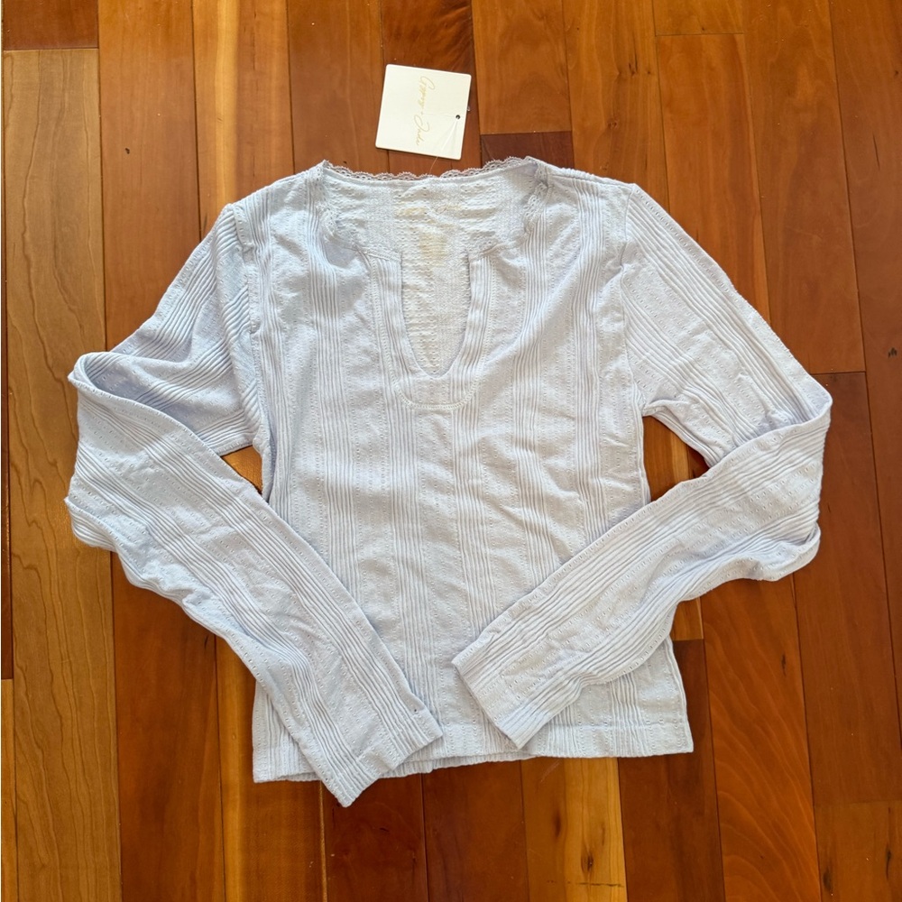 NWT Long-Sleeve Ribbed Notch-Neck Top - Light Blue Gray